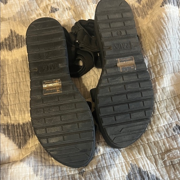 NWOT MIA Black Platform Sandals - Picture 9 of 9